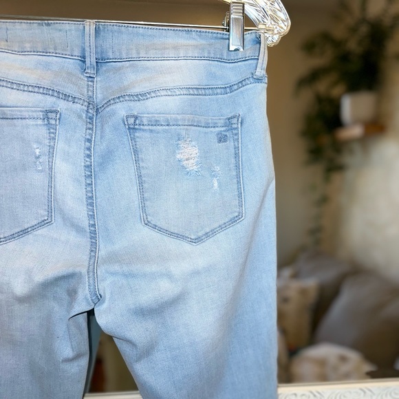 Jessica Simpson Distressed Light Wash Kiss Me Super Skinny Stretch Jeans 29 - Picture 2 of 10